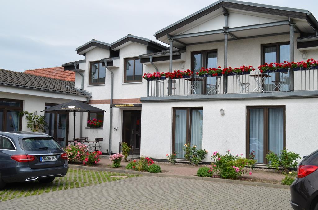 Hotel-Pension Pastow Garni Broderstorf Exterior photo